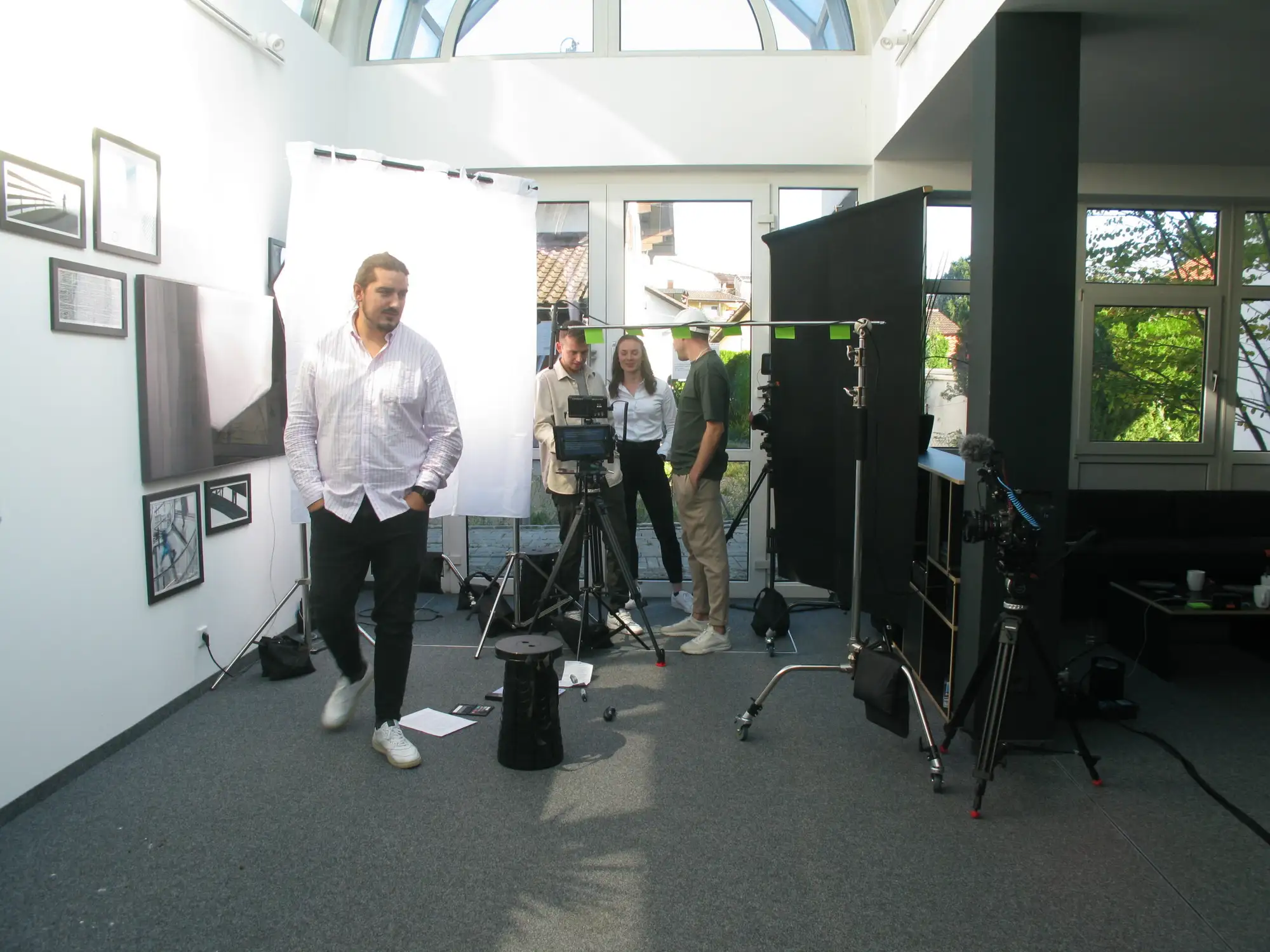 Das 022-Team bei einer Videoproduktion im eigenen Studio